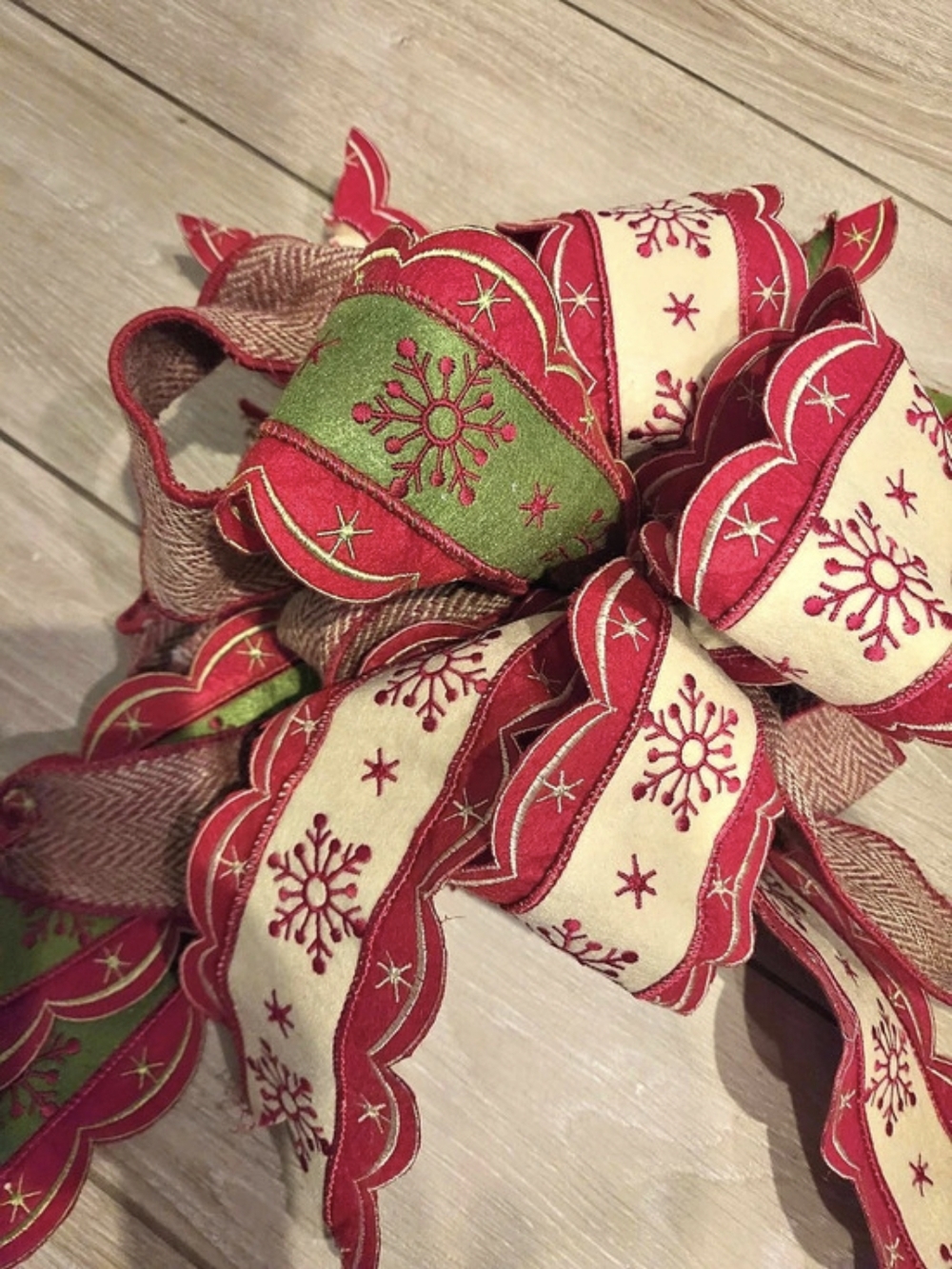 Beautiful Designer Tree Topper - Picture 1 of 3